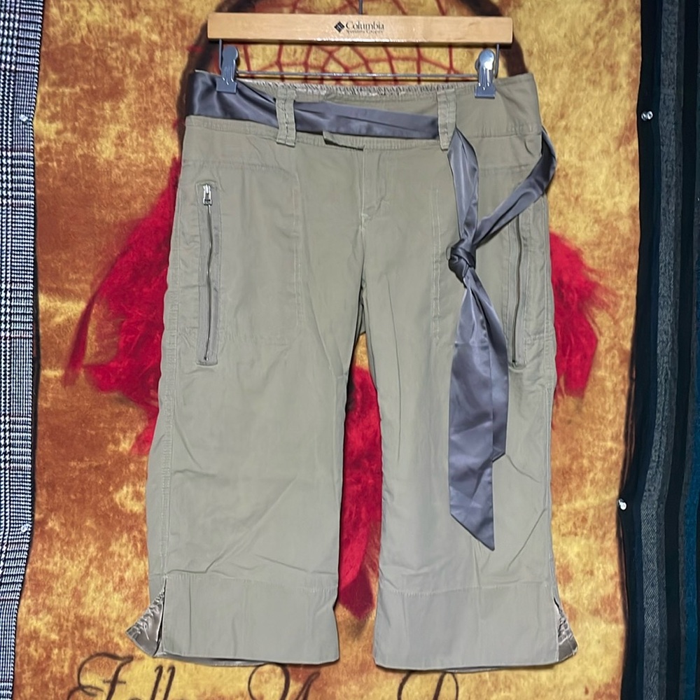 THE NORTH FACE-women’s light army green cotton blend cargo capri pants w/belt